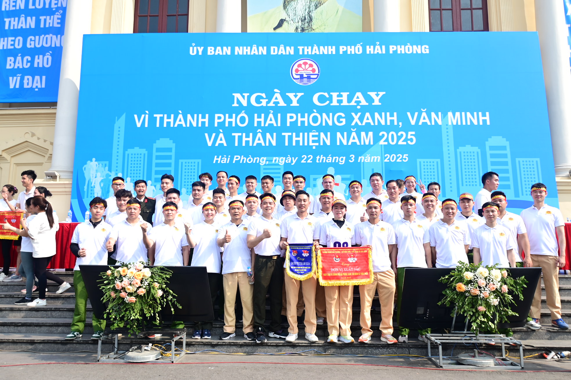 Hơn 100 CBCS Công an thành phố cùng  trên 10 nghìn người tham gia Ngày chạy vì Hải Phòng xanh, văn minh và thân thiện